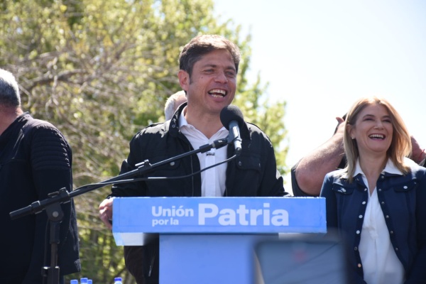 Kicillof en Berisso: “El pueblo empieza a comprender que es una elección histórica; la derecha planea destruir conquistas”