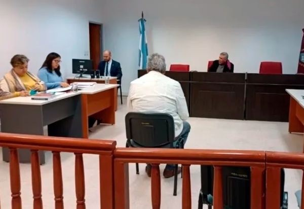 Condenaron a un hombre de 72 años por abusar de su nieta con el pretexto de jugar "al papá y a la mamá"