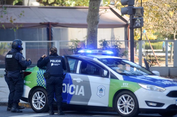 Robaron una bicicleta en La Plata y se la quisieron vender a policías: terminaron presos