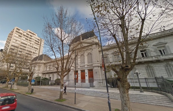 Asaltaron a una mujer en La Plata y la salvaron sus propios gritos