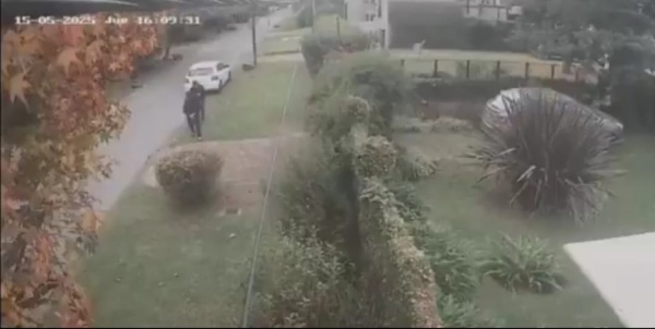 Villa Castells: una banda delictiva robó en una casa y se llevó hasta el auto