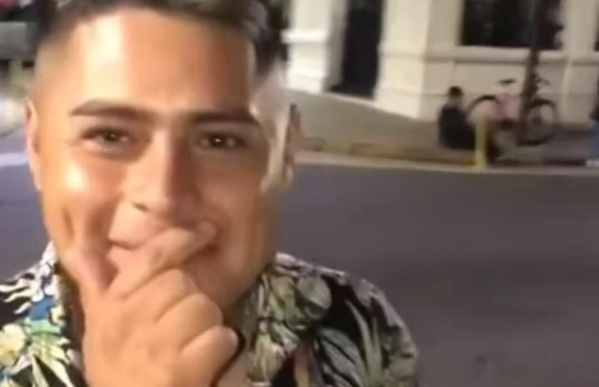 Quería comer un choripán en 8 y 45, no tenía dinero y se las ingenió para conseguirlo: "Más lo ves, más raro se pone"