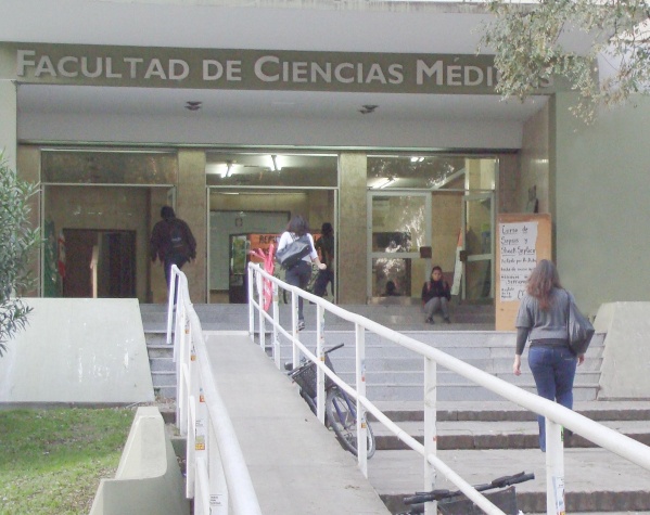Festival de copias de exámenes en la Facultad de Medicina de la UNLP por celular: “Es muy difícil el control”