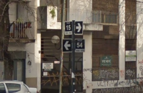 Vecinos de 15 y 54 reclaman que existe en la zona una “tremenda contaminación sonora y visual”