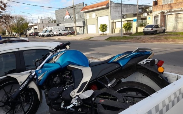 Cuatro menores robaron una moto en pleno centro