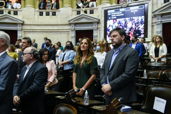 Tolosa Paz juró como diputada y remarcó que “no hay tiempo para mezquindades: la salida es con consenso y con diálogo”