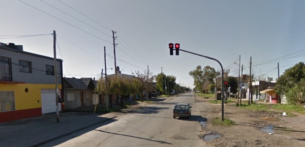 En Los Hornos reclaman por la colocación de iluminarias: "Es una avenida y está todo oscuro"