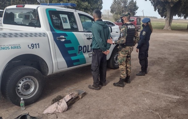 Atraparon a un hombre que se encontraba cazando ilegalmente en La Plata