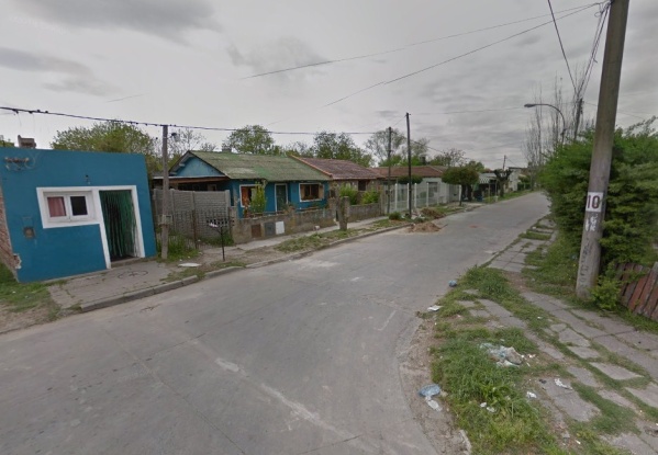 Vieron c&oacute;mo bajaron a un perro de un auto en Berisso y huyeron: "Es como abandonar a un hijo"