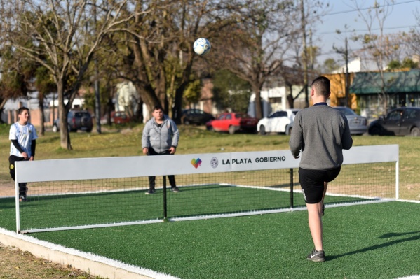 Se colocaran canchas de básquet y fútbol tenis en distintos parques y plazas de La Plata para fomentar la actividad física