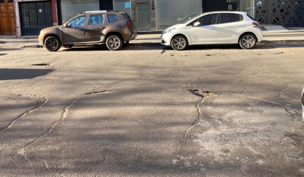 "Esta calle es un desastre": Las quejas de los vecinos en pleno centro platense