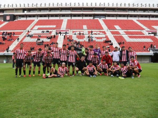 Domínguez se renovó y ahora mira a la cantera: ¿Qué juvenil debutaría frente a Banfield el fin de semana?