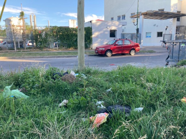 Basura frente al hospital Gutiérrez molesta mucho a los vecinos