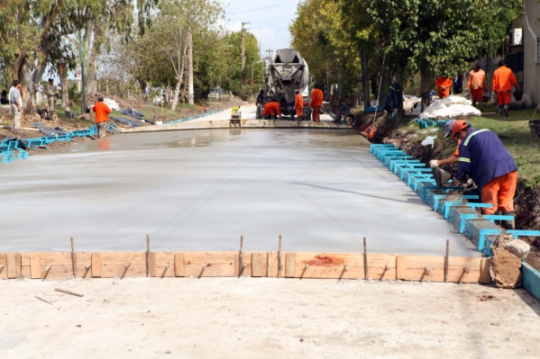 La Municipalidad de La Plata avanza en la repavimentación y el ensanche de la Avenida 501 que conecta Hernández y Gorina