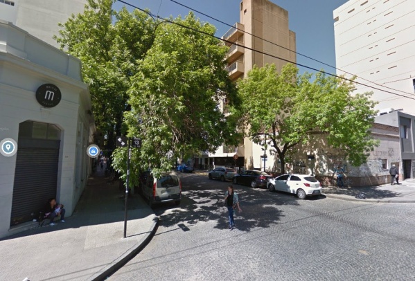 Robo pira&ntilde;a en La Plata: once delincuentes atacaron un comercio