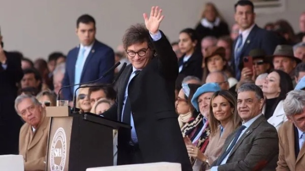 Javier Milei prometi&oacute; bajar retenciones y le pidi&oacute; paciencia al campo