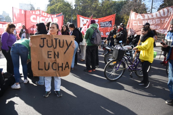 Docentes y organizaciones de Izquierda se reunieron en 7 y 50 para apoyar a los profesionales de Jujuy: "Es un atentado"
