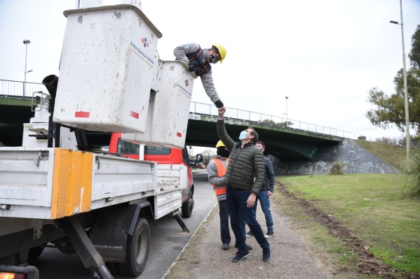 Avanza el plan de iluminaci&oacute;n en las zonas m&aacute;s oscuras de La Plata