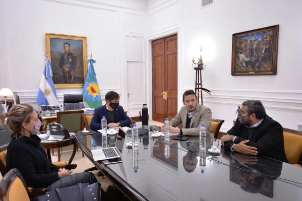 Kicillof acord&oacute; con el presidente del Banco Provincia la compra de equipamiento, maquinaria y veh&iacute;culos para 34 distritos
