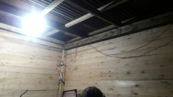 Alquilaban una casa, la pusieron a la venta y se tuvieron que ir a vivir a un cuarto improvisado