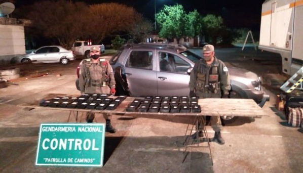 Detuvieron a cuatro personas acusadas de intentar ingresar a La Plata con 43 kilo de coca&iacute;na