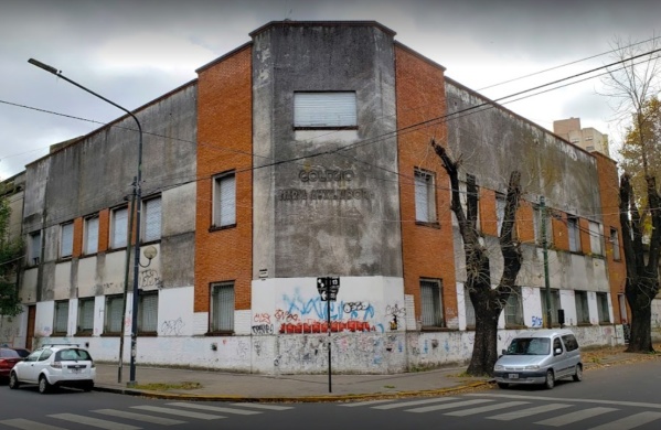 Iba a un colegio platense en 1960 y tuvo un mal recuerdo: "Nos mandaron a juntar dinero al Hip&oacute;dromo siendo menores"