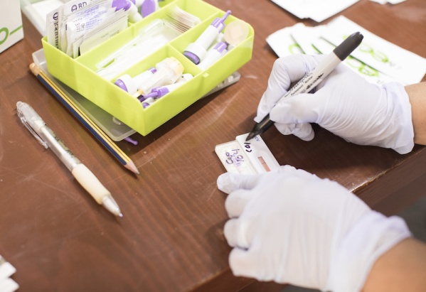 Se ten&iacute;a que hacer estudios de HIV, la cl&iacute;nica en la que se deb&iacute;a atender en La Plata cerr&oacute; y ahora no sabe qu&eacute; hacer