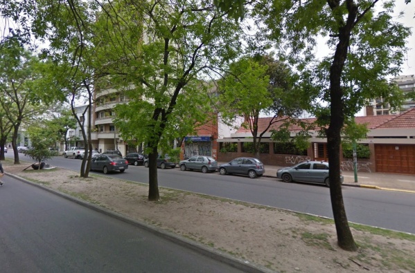 Le robaron el auto en plena Avenida 60 y qued&oacute; registrado en las c&aacute;maras de seguridad de la zona