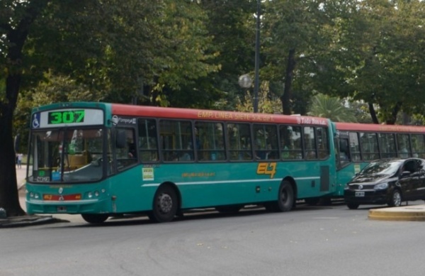 Vecinos reclamaron demoras por parte de la línea de colectivo 307: "Nos pasa de largo"