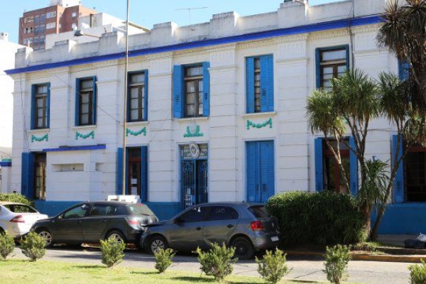 Agarr&oacute; del cuello a su esposa delante de sus hijos e intervino la polic&iacute;a en La Plata