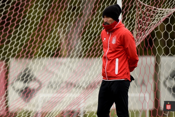 ¿Qué equipo tiene en mente Domínguez para jugar el clásico?