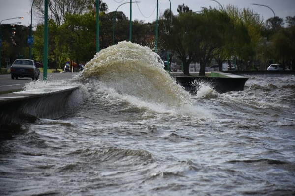 La región en alerta por una fuerte crecida del Río de La Plata