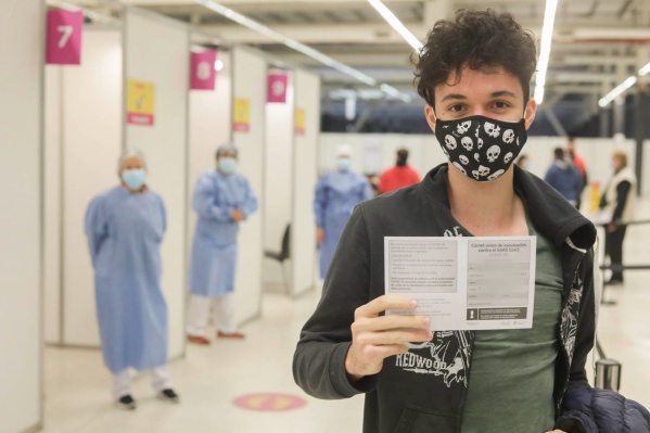 El 75,2% de la población a partir de 18 años inició su esquema de vacunación