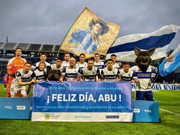 Revelaron la identidad del Lobito que acompaña al equipo en la cancha