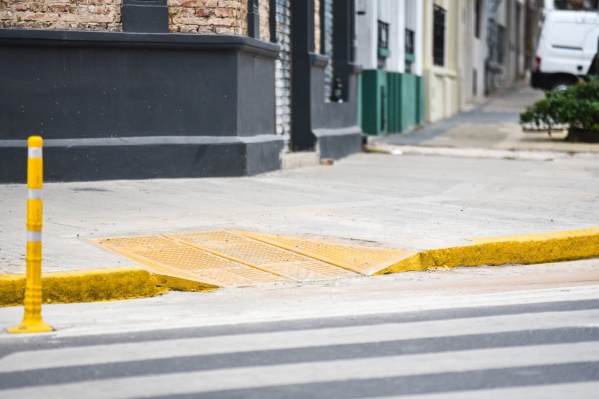 Se colocaron nuevas rampas en veredas de La Plata y aseguran que llegarán a un total de 99 en distintas zonas de la ciudad