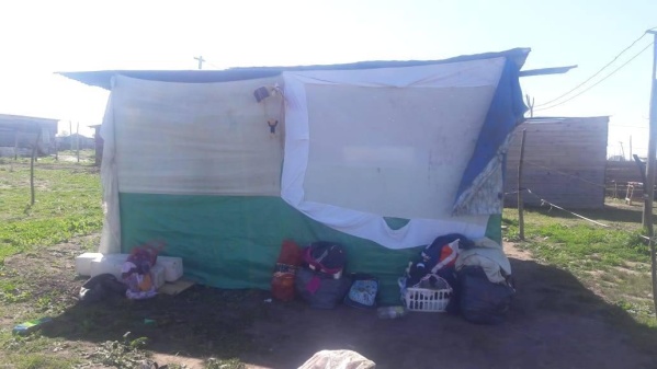 Est&aacute;n en la calle y necesitan ayuda: &ldquo;Nos dejaron a la deriva&rdquo;