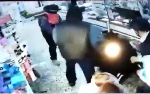 As&iacute; fue el robo en el que enca&ntilde;onaron a una nena de 3 a&ntilde;os