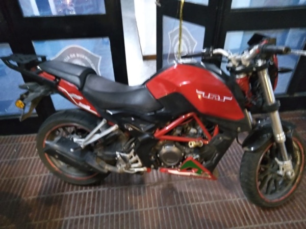 Tres menores de edad fueron detenidos por circular en motos robadas en La Plata