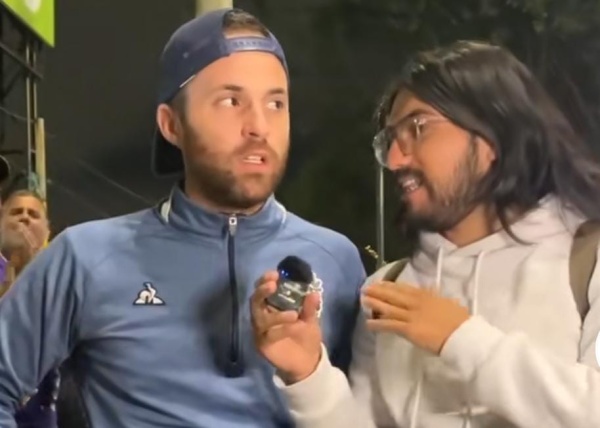 "Un chicle se compra": un tiktoker colombiano le hizo una trivia a una hincha platense y le entregó un polémico premio
