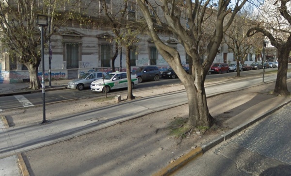 Vecinos piden que prohíban el estacionamiento en 13 y 54