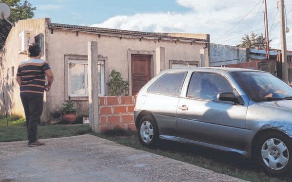 Tras una feroz balacera, dos hermanos policías evitaron que delincuentes se metieran en su casa de La Plata