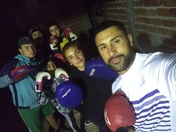 Son de La Plata y encontraron en el boxeo la forma de ayudar: "Un chico en el gimnasio es un chico menos en las calles"