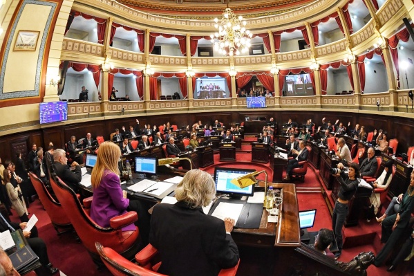 El Senado bonaerense suspendió el debate por las reelecciones indefinidas y los pliegos judiciales