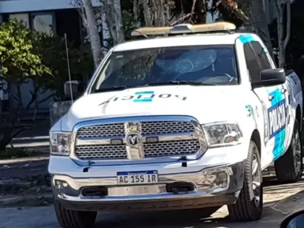 Menores robaron una tarjeta de débito en La Plata, la quisieron usar y fueron capturados por la policía