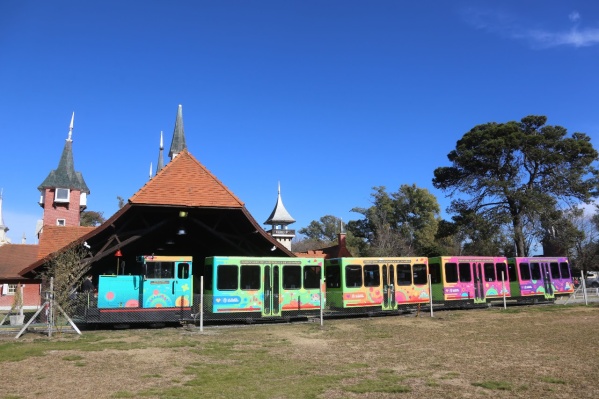 Ya funciona el tren de la Repu: vagones nuevos y accesibles