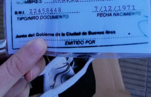 "Busco a Rodrigo": Encontr&oacute; un carnet muy importante en La Plata y quiere encontrar al due&ntilde;o