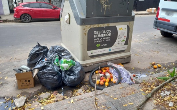 Vecinos denuncian que el centro de La Plata est&aacute; "lleno de basura"