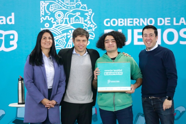 La Provincia entregó la computadora número 100 mil del programa Conectar Igualdad Bonaerense