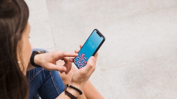 "Nunca lleg&oacute; nada": El desesperado pedido de una joven a la que estafaron con la compra de un celular en La Plata