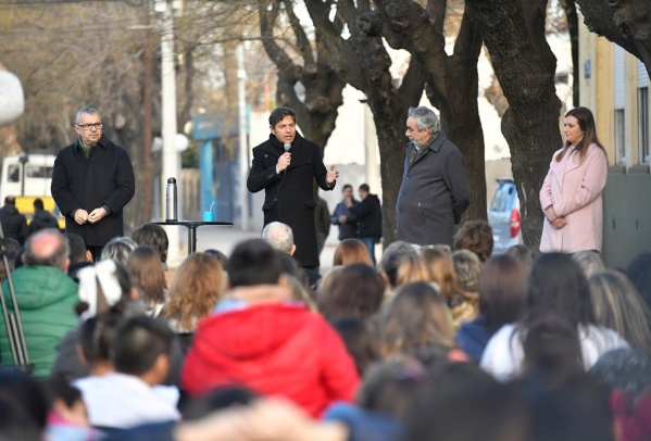 Kicillof en el programa "Escuelas a la Obra": "Establecimos a la educaci&oacute;n como una de nuestras prioridades"